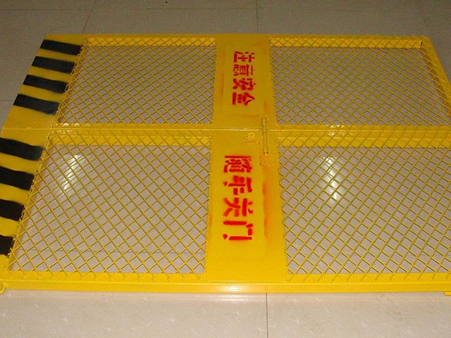 施工電梯防護門