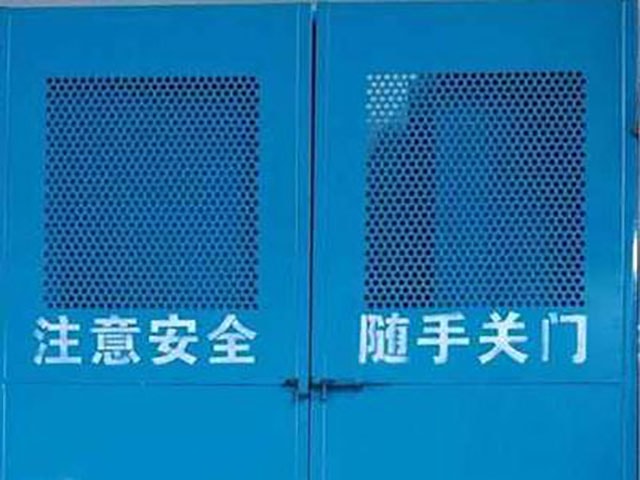 沖孔網(wǎng)電梯防護(hù)門(mén)