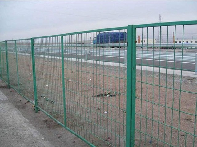 高速公路護(hù)欄網(wǎng)